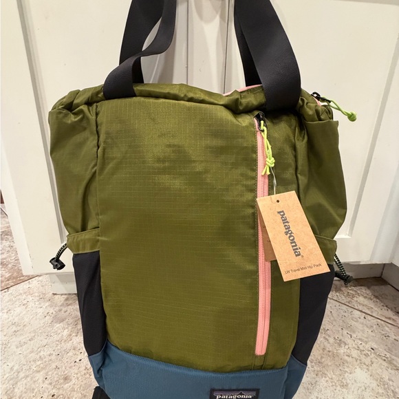 Patagonia Green and Blue Backpack with Pink Accent - Picture 5 of 9